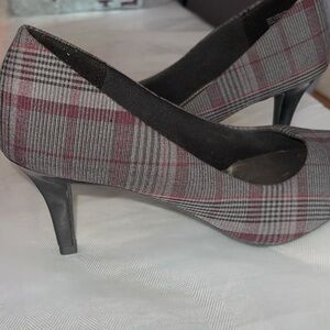 Comfort Plus by Predictions Plaid Heels Size 7 1/2